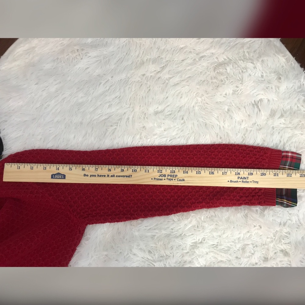 Red sweater. - Picture 7 of 8